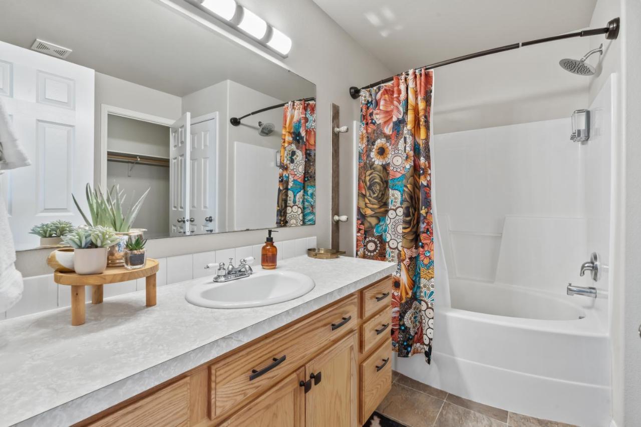 Southwestern Style 4 Bedroom Nampa Home Sleeps 16! Экстерьер фото